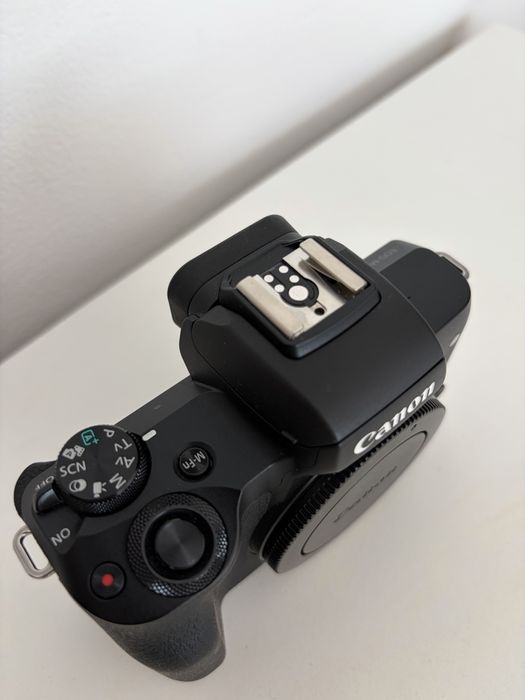 Canon M50 + lente 15-45mm + Acessorios