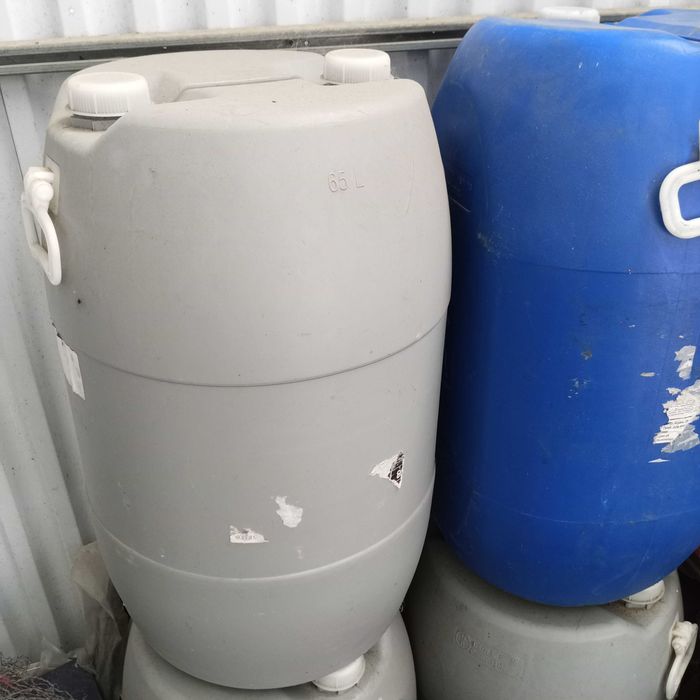 Bidões com 65L..