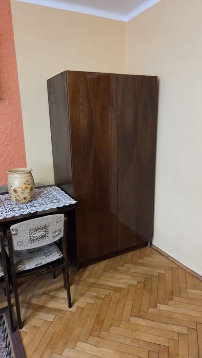 Meble PRL komplet – kredens, witryna, szafa, stół + 6 krzeseł
