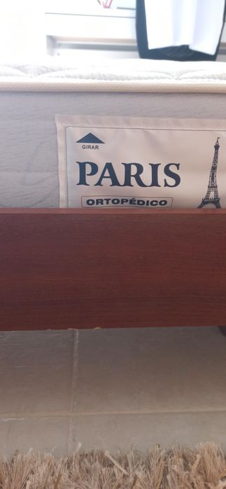Cama de solteiro+Estrado(98*183)+Colchão+Mesa de Cabeceira