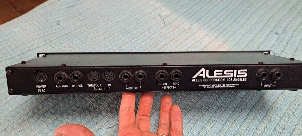 Processador de efeitos alesis quadraverb gt