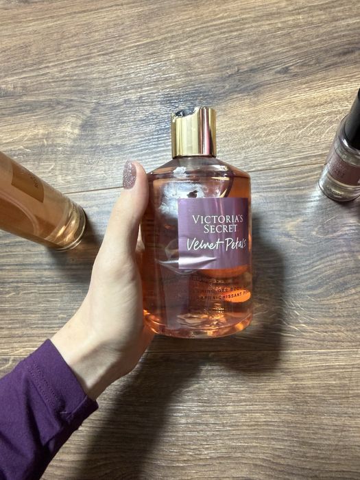 Косметика victoria's secret оригінал з невеликими дефектами