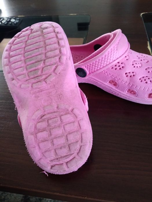 Klapki różowe r. . 26