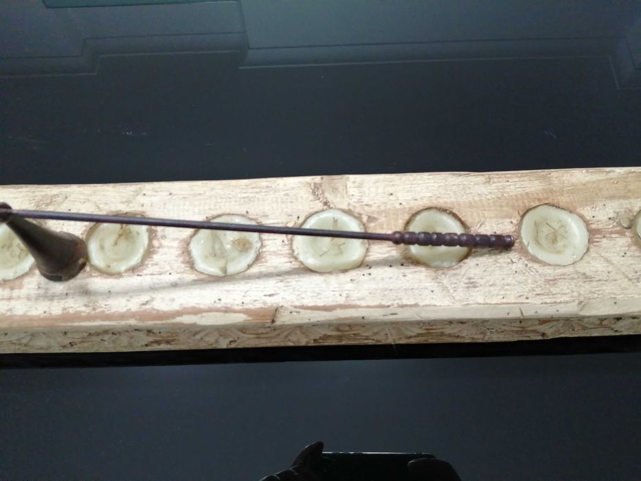 Pau artesanal decorativo com 10 velas