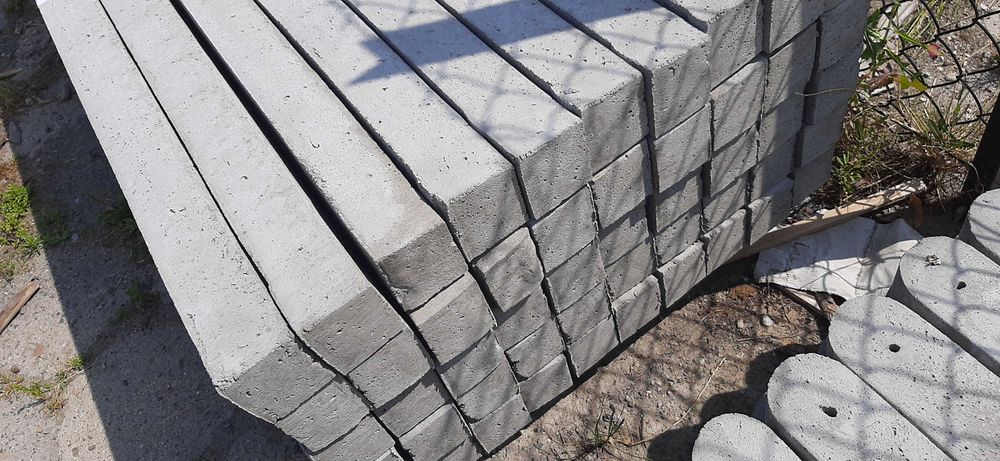 słupki betonowe 220 wys.
