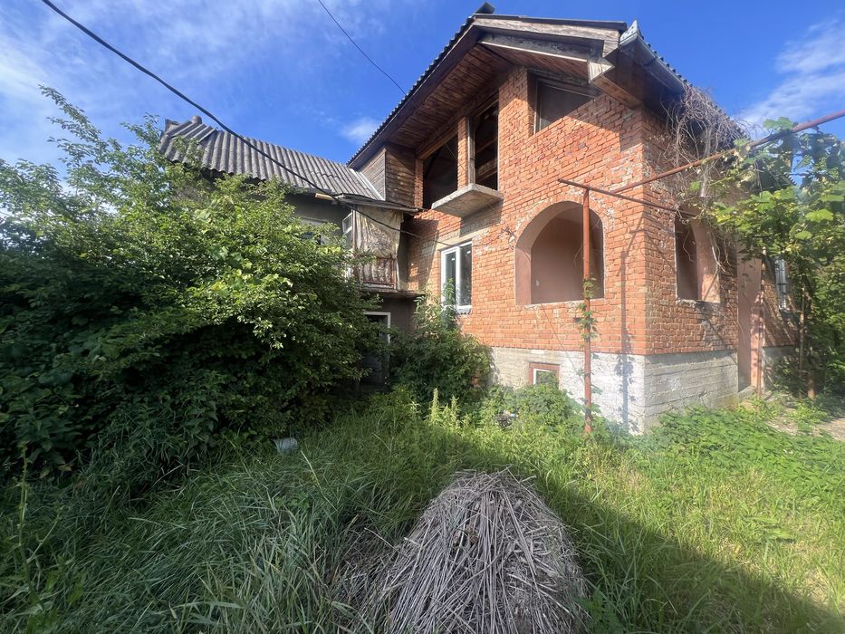 Продаж цегляного будинку