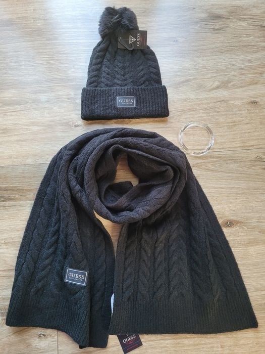 Komplet czapka i szalik Guess