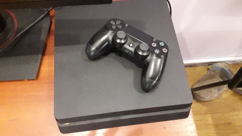 Playstation 4 slim 1TB