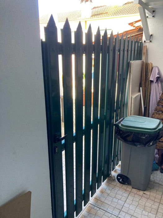 Portão em alumínio com fixo