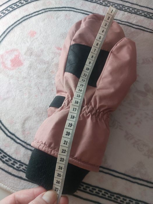 рукавички краги 12-14 років cubes us
є незначні сліди носіння(фото).
в