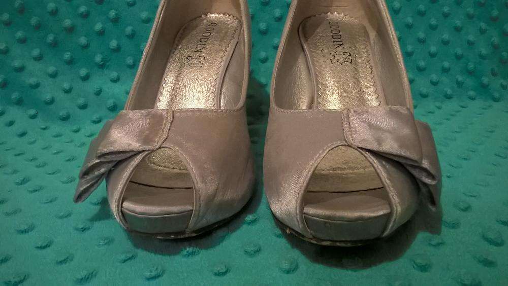 Buty szare srebrne satynowe r. 37