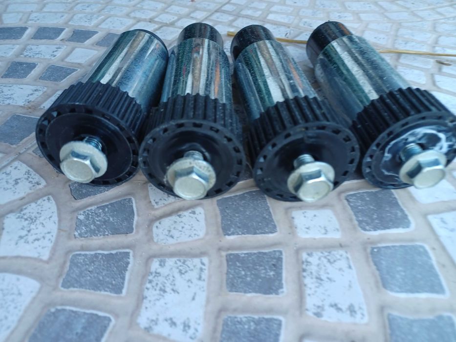 4 pés para moveis, mesas, fogões etc...