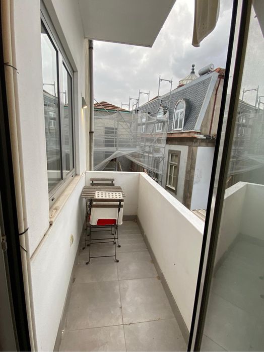 T1 arrendamento centro porto com varandas