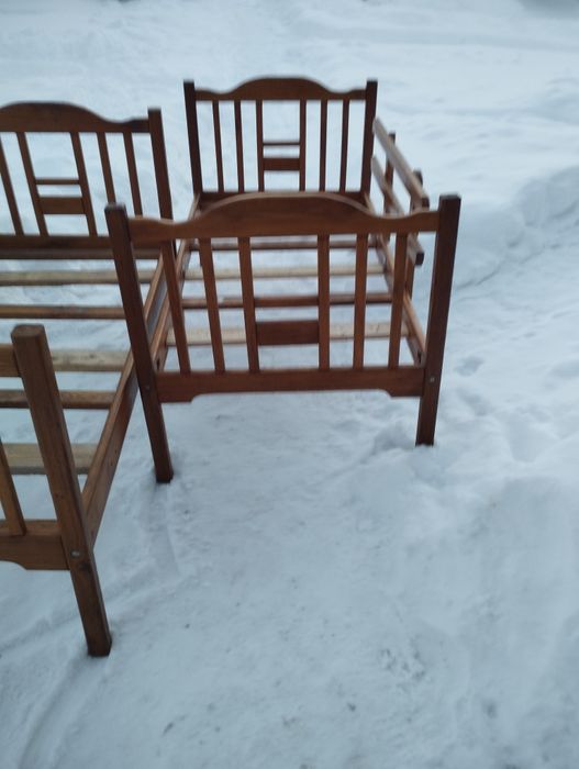 Дубові дитячі ліжка в задовільному стані