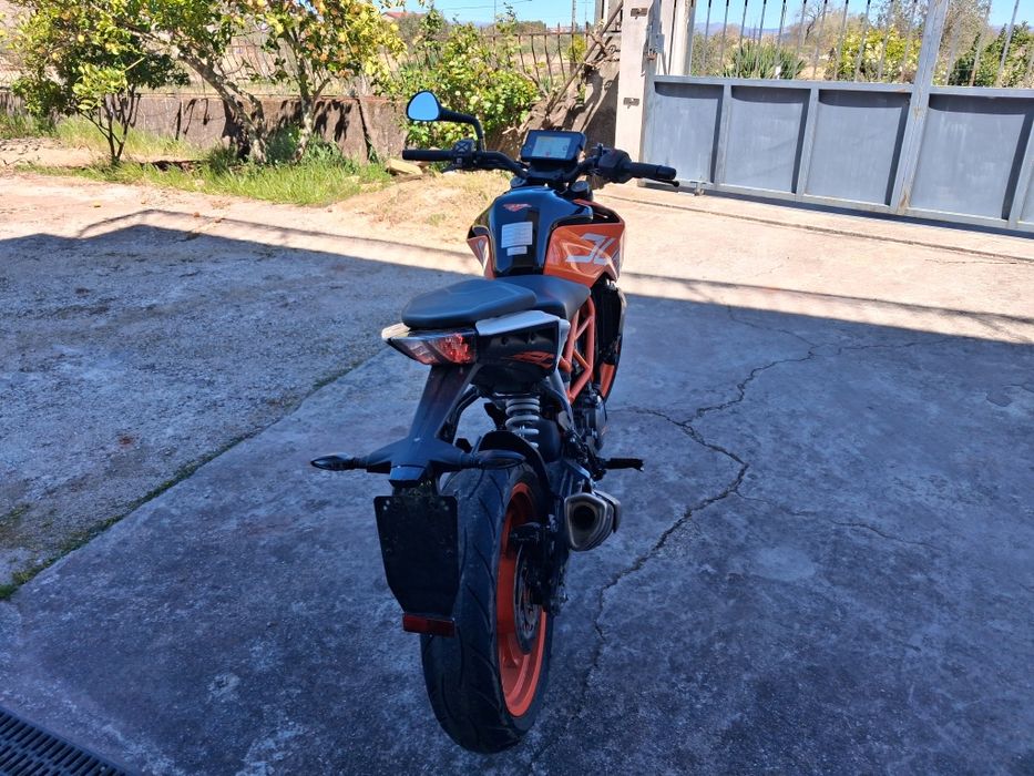 KTM Duke 390 (2019) – 8.100km – 2.500€ (S/ Matrícula) Suíça
