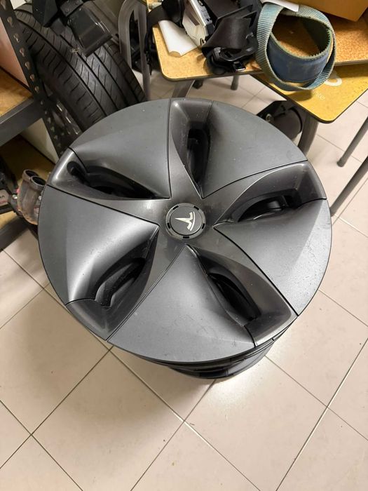 Tampos de Roda Tesla Model 3