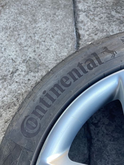 Шини.    235/45/17