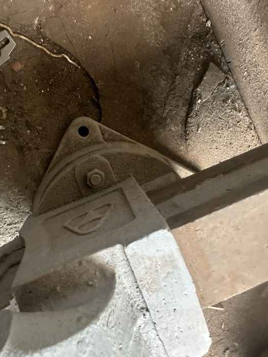 Продам тіски ідеальний стан.