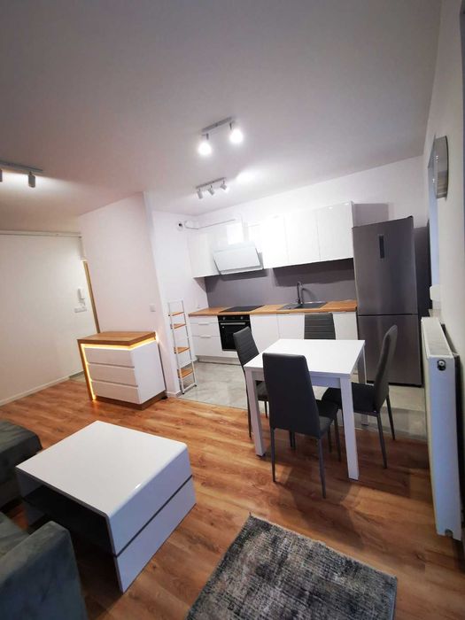 Mieszkanie z ogródkiem i parkingiem/2500(czynsz już w cenie)