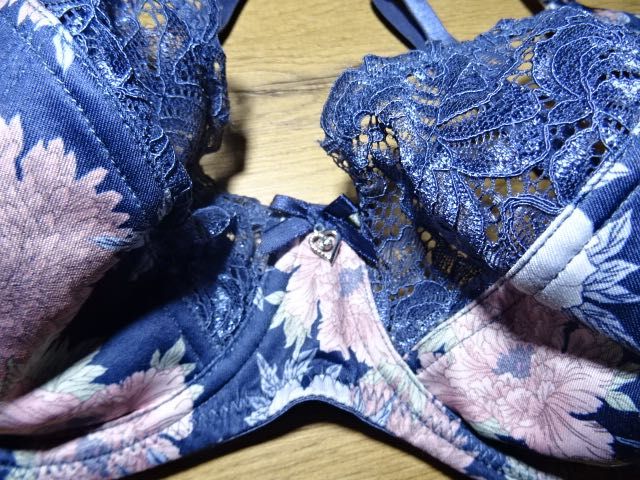 M & Co biustonosz śliczny nowy 75 C