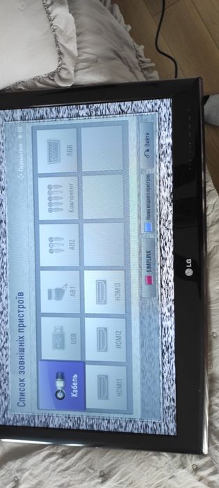 Телевізор LG 32LV2500 з кронштейном на стіну