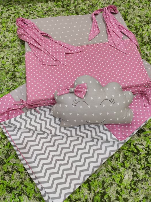 Edredom, resguardo e almofada de berço