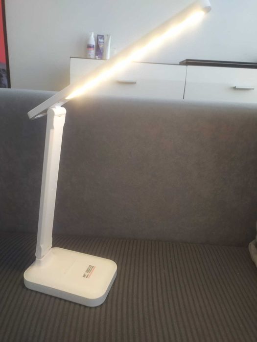 Lampka biurkowa LED