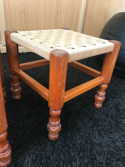 banco de madeira e corda