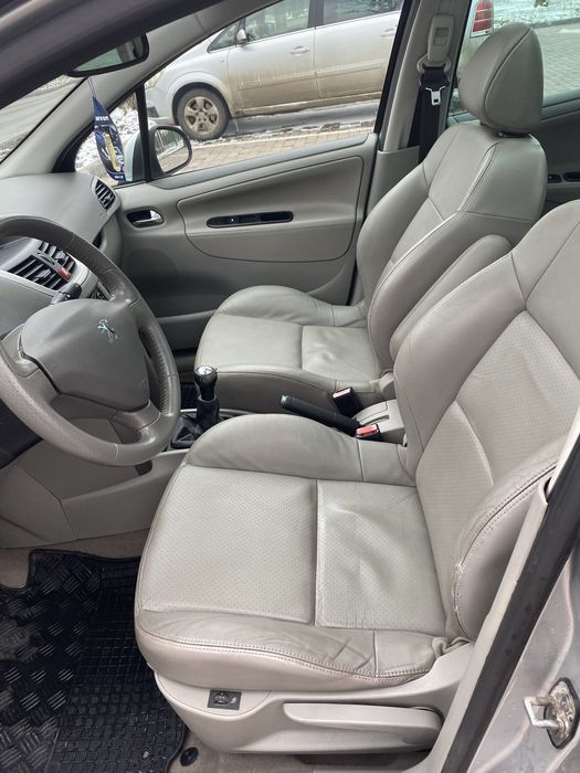 Peugeot 207 sw cross