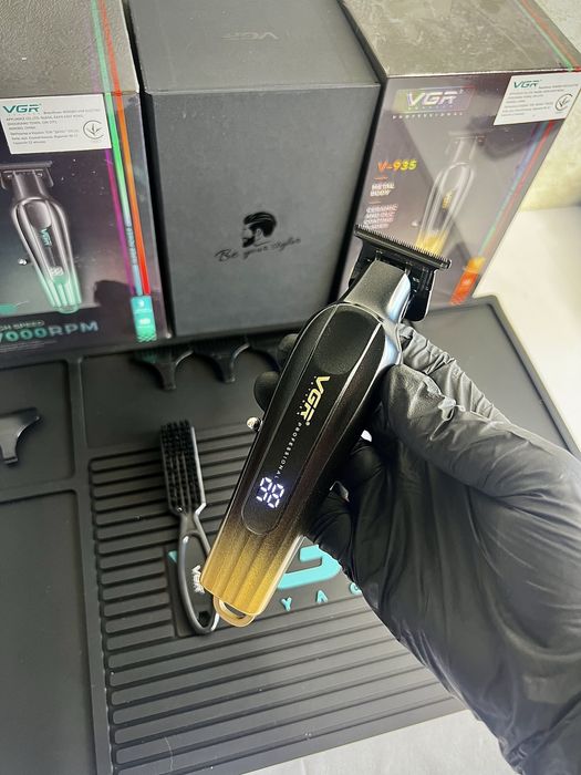 Тріммер VGR Professional V-935 для стрижки та окантовки, Green/Gold