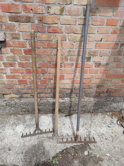 Инвентарь грабли, сапка