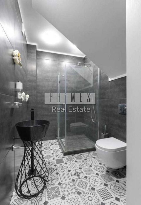 Продаж сучасного котеджу, з терасою та басейном, Романків