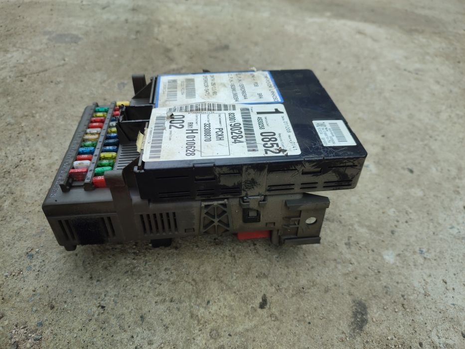 Продам блок BSI предохранителей на renault laguna 2