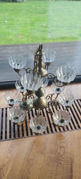 Żyrandol mosiężny ,przeźroczyste szklo