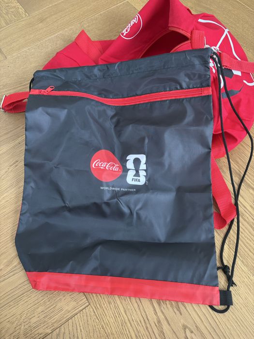 Zestaw gadzetow Coca-Cola x Fifa26