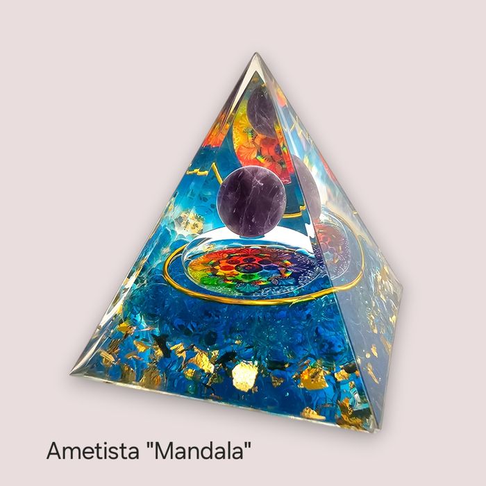 Pirâmides de Orgonite