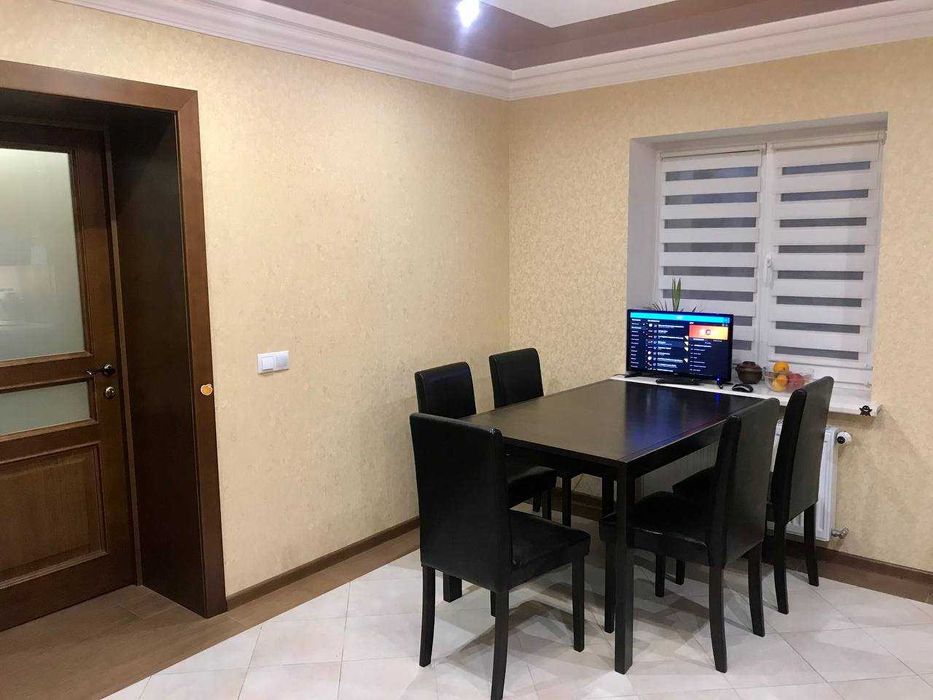 Продам добротний будинок на Агропереробці, з гаражем і ділянкою!