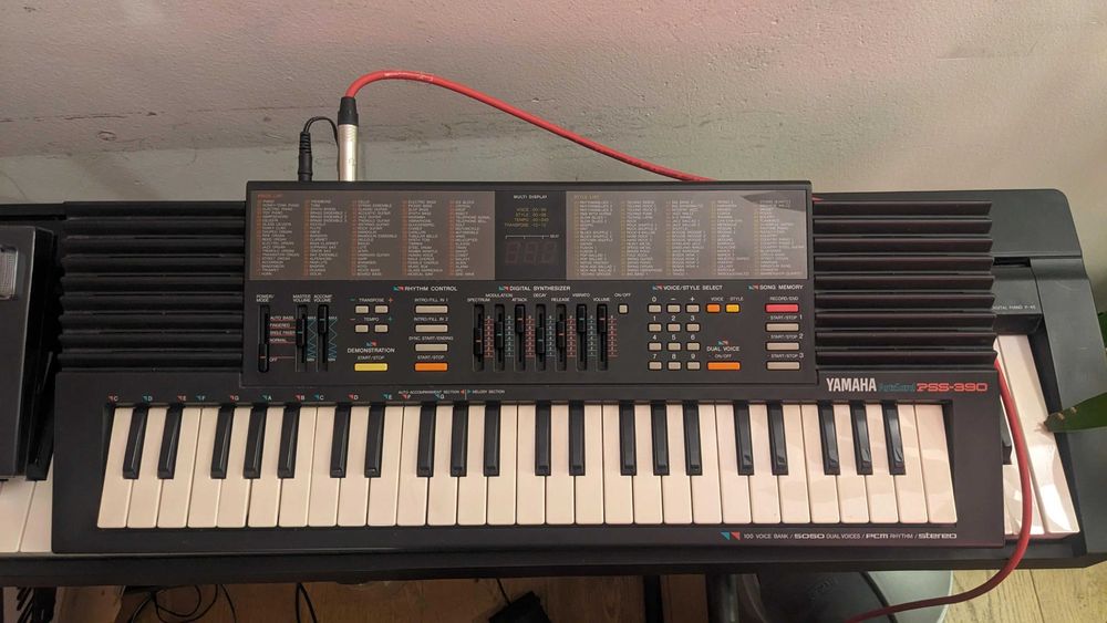 Yamaha PortaSound PSS-390 - Sintetizador FM (teclado) Massamá E