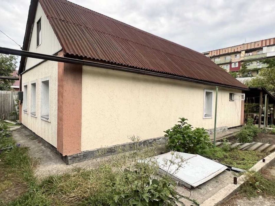 Продається окремий житловий будинок по вул. Грушевського. Галина