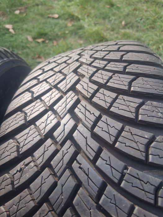 Opony  Zimowe  "17"  215×65  "Pirelli"