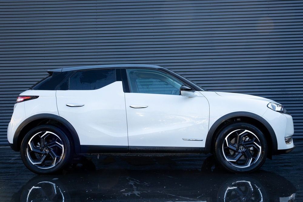 DS DS3 Crossback E-Tense Roofs of Paris