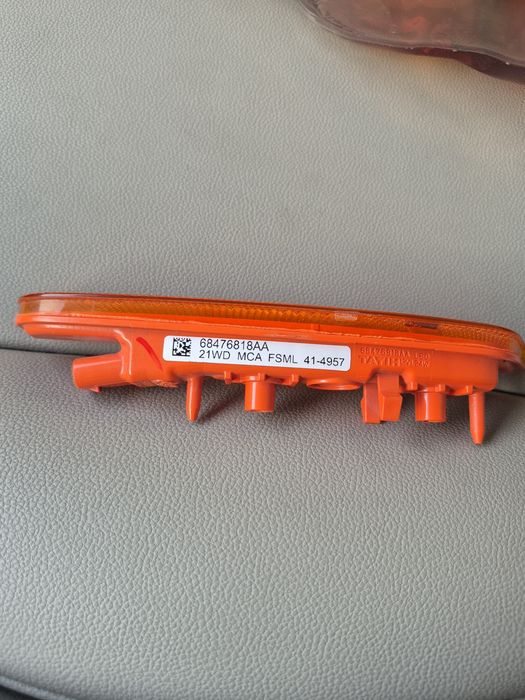 Продам оригінальний правий котафот бампера Dodge Durango  2021