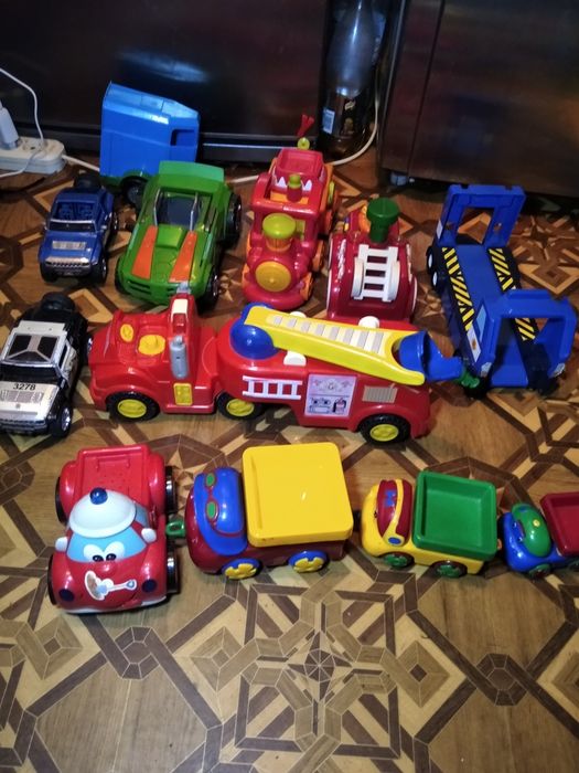 Машинки інерційни і електронні,фірменні.