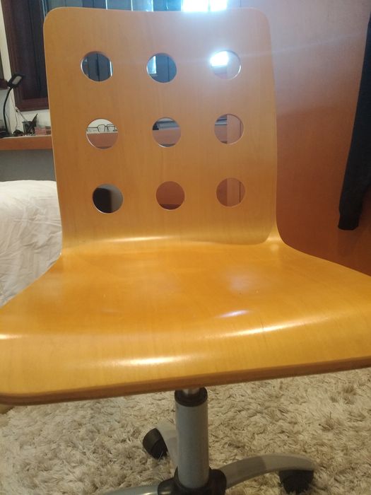 Vendo cadeira escritório semi-novo