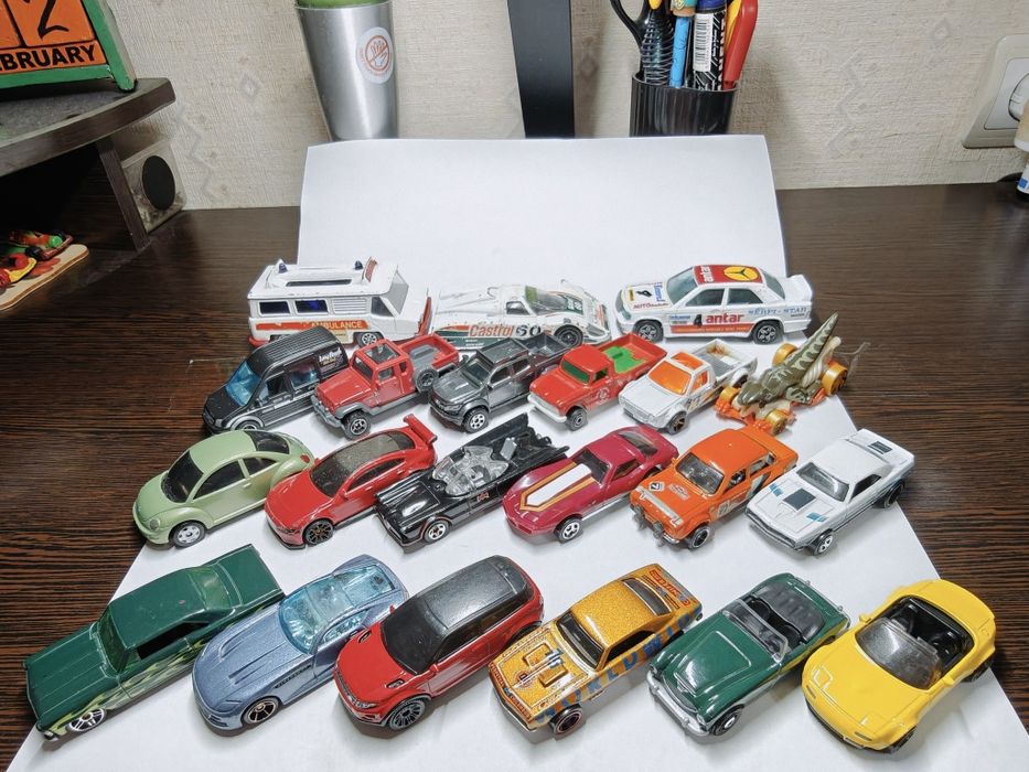 Машинки модели hot wheels matchbox corgi bburago maisto