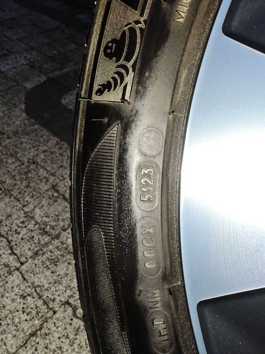 Oryginalne Felgi VOLVO 19 XC40, XC60 z oponami całorocznymi Michelin