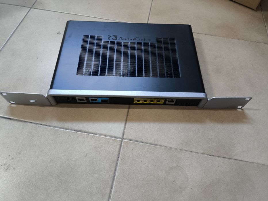 AudioCodes Mediant 500 (E-SBC / VoIP Gateway) + Abas para Rack