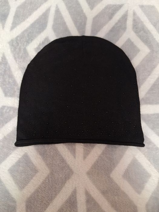 Шапка жіноча чорна