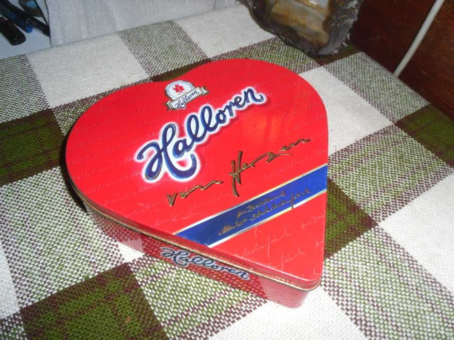 Коробочка металлическая  в форме сердца коллекционная