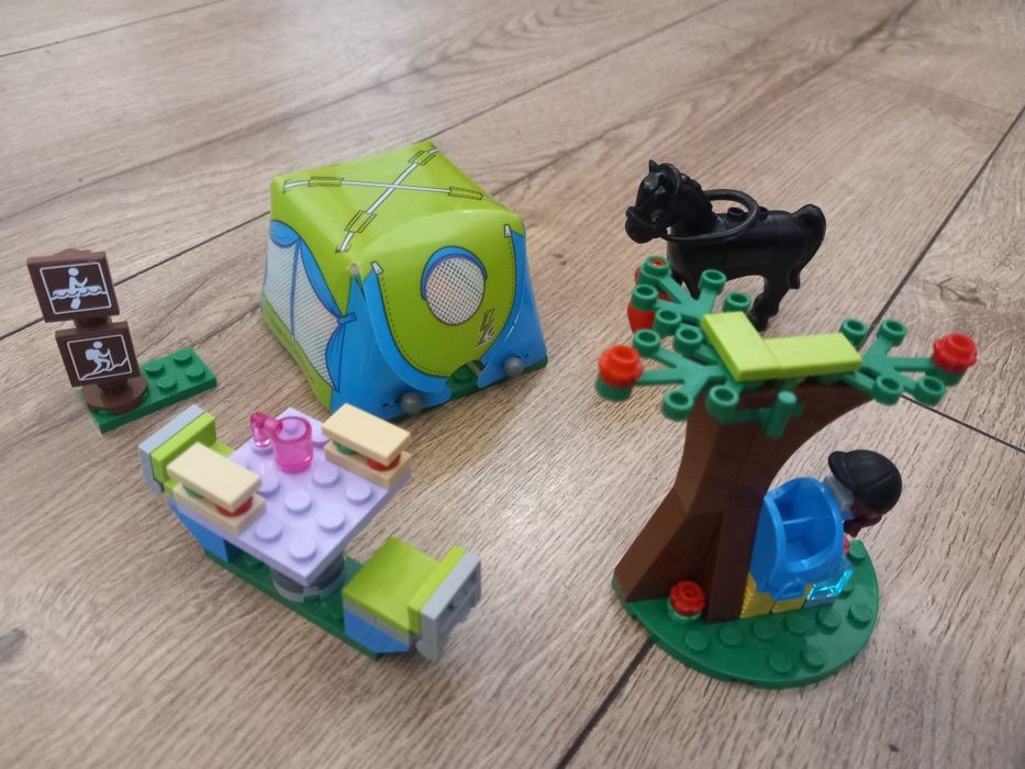Lego Friends 41339 Samochód kempigowy Mii